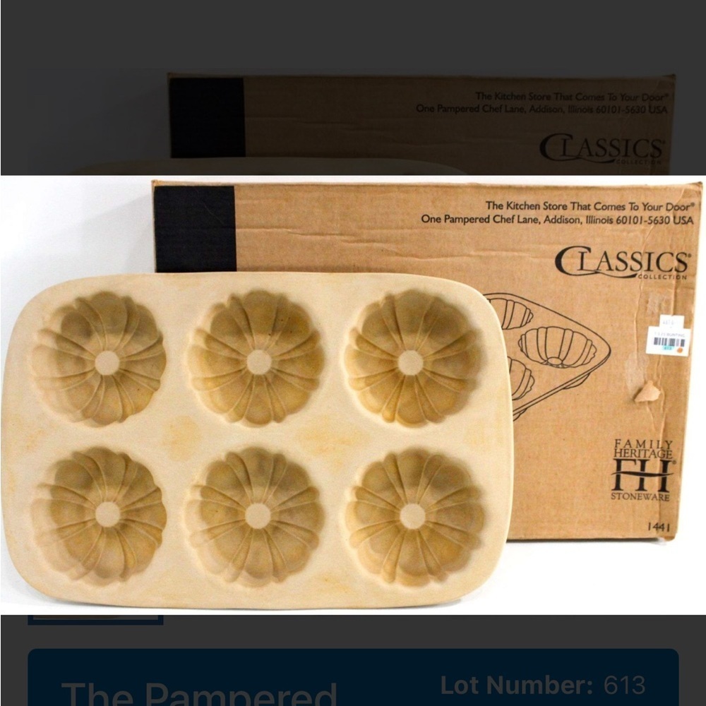Pampered Chef Tan Bakeware Donut Mold
